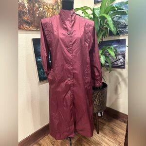 LERRY LEVINE VINTAGE RAIN COAT BURGUNDY COLOR WITH SHOULDER PADS SZ LARGE